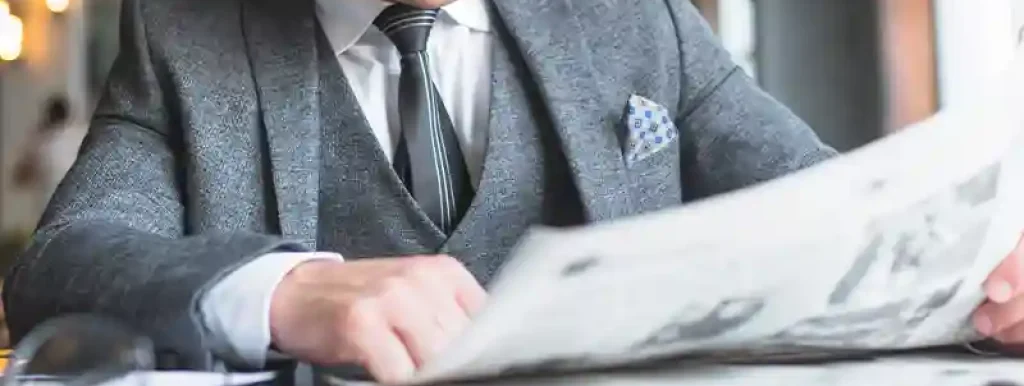 advogado-analisando-folha-de-tributos