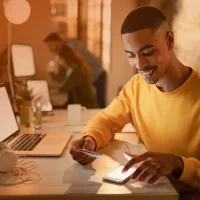 foto-ads-afiliados-ilustrando-um-afiliado-trabalhando